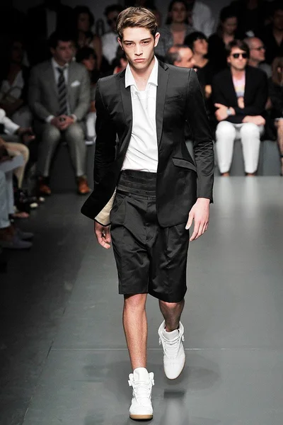 Look 2